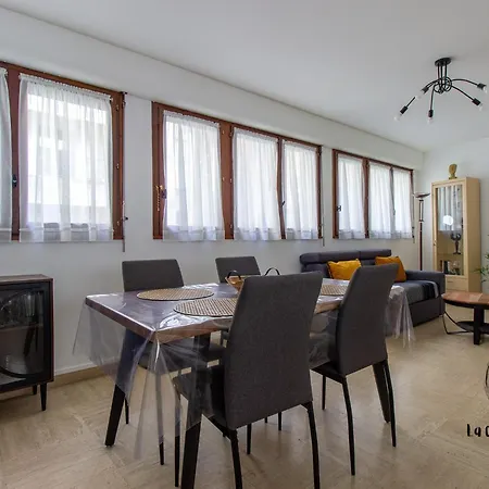 Au Coeur Des Lices אלבי