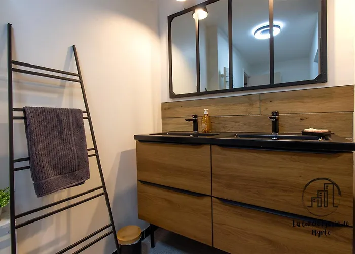 Au Coeur Des Lices * אלבי