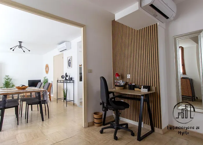 Au Coeur Des Lices אלבי