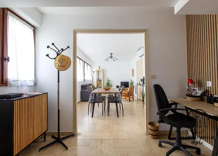 Au Coeur Des Lices דירה *