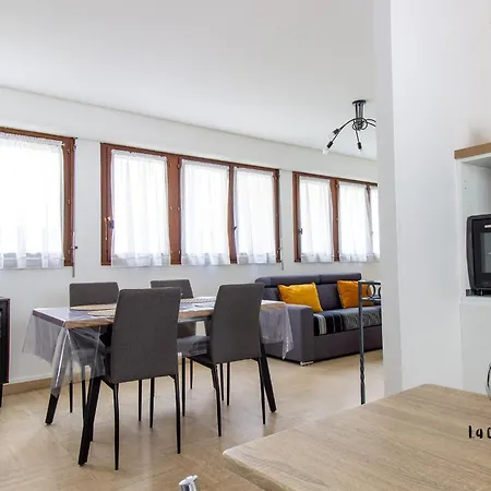 Au Coeur Des Lices Apartment *