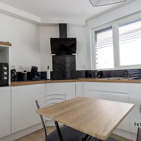 Au Coeur Des Lices Apartment