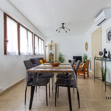 Au Coeur Des Lices Apartment